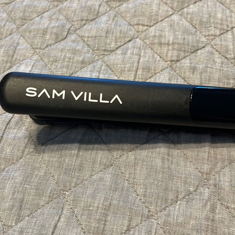 Sam Villa Flat Iron